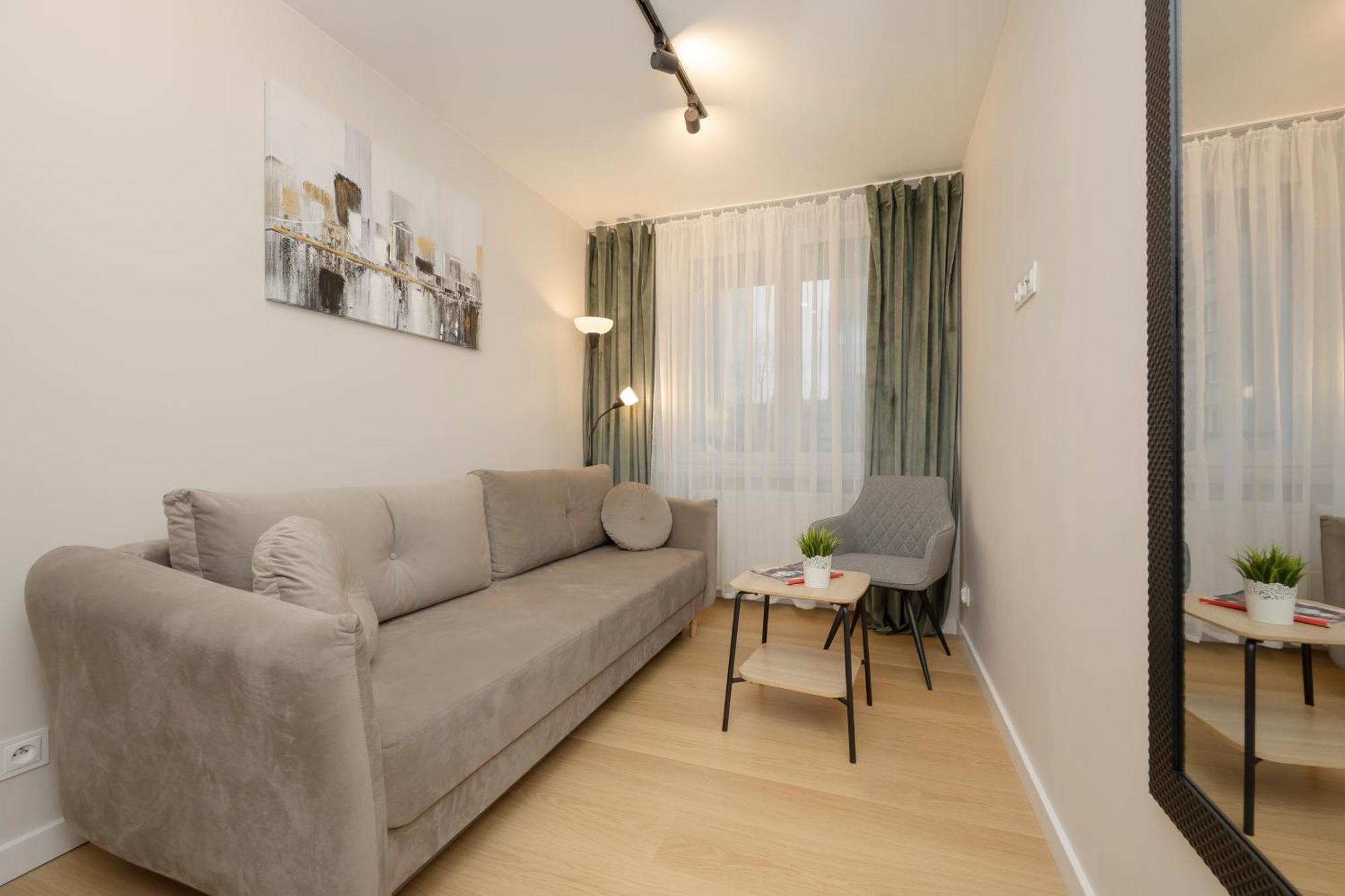 Comfortable Wola & Balcony By Renters Butas Warsaw