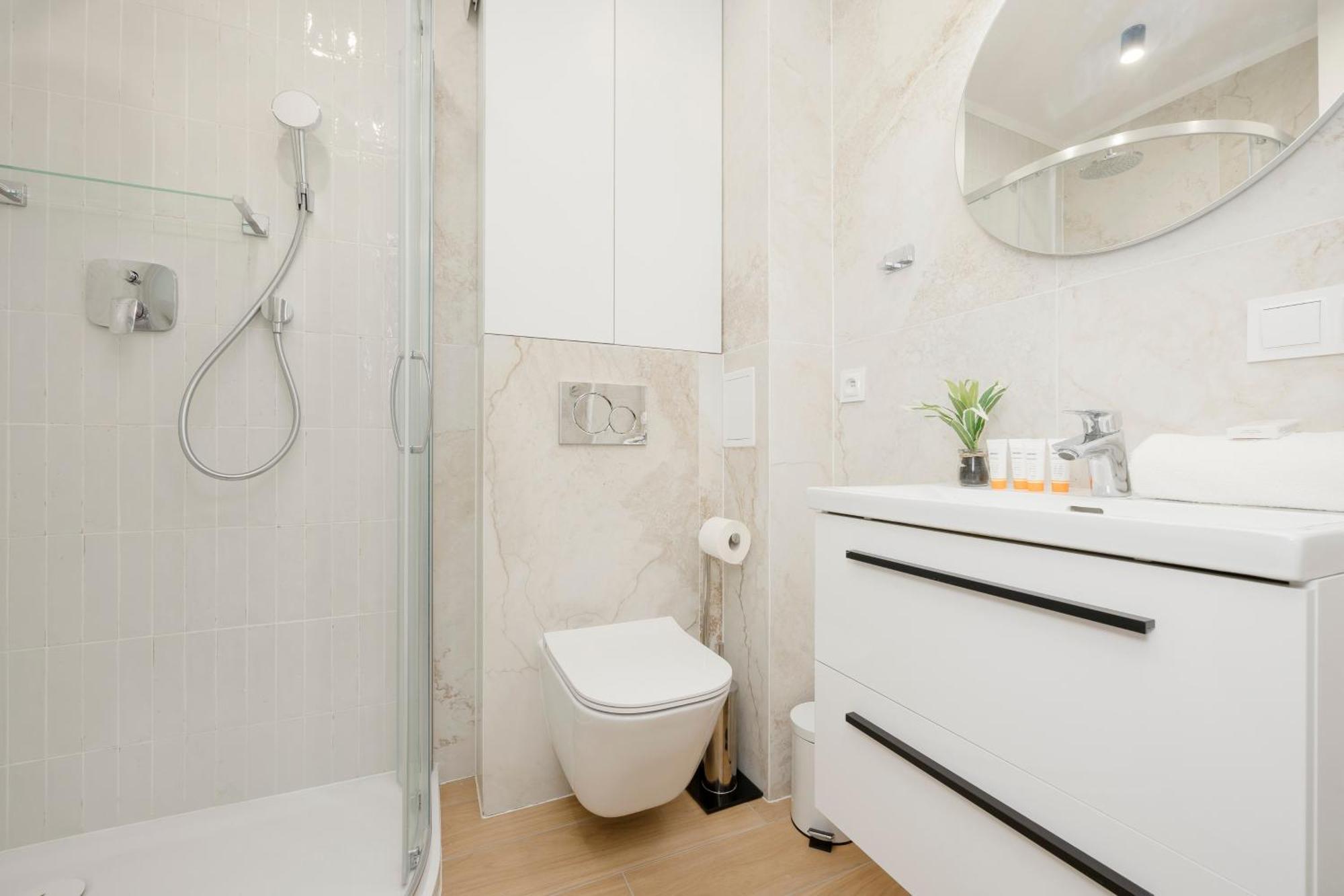 Comfortable Wola & Balcony By Renters Butas