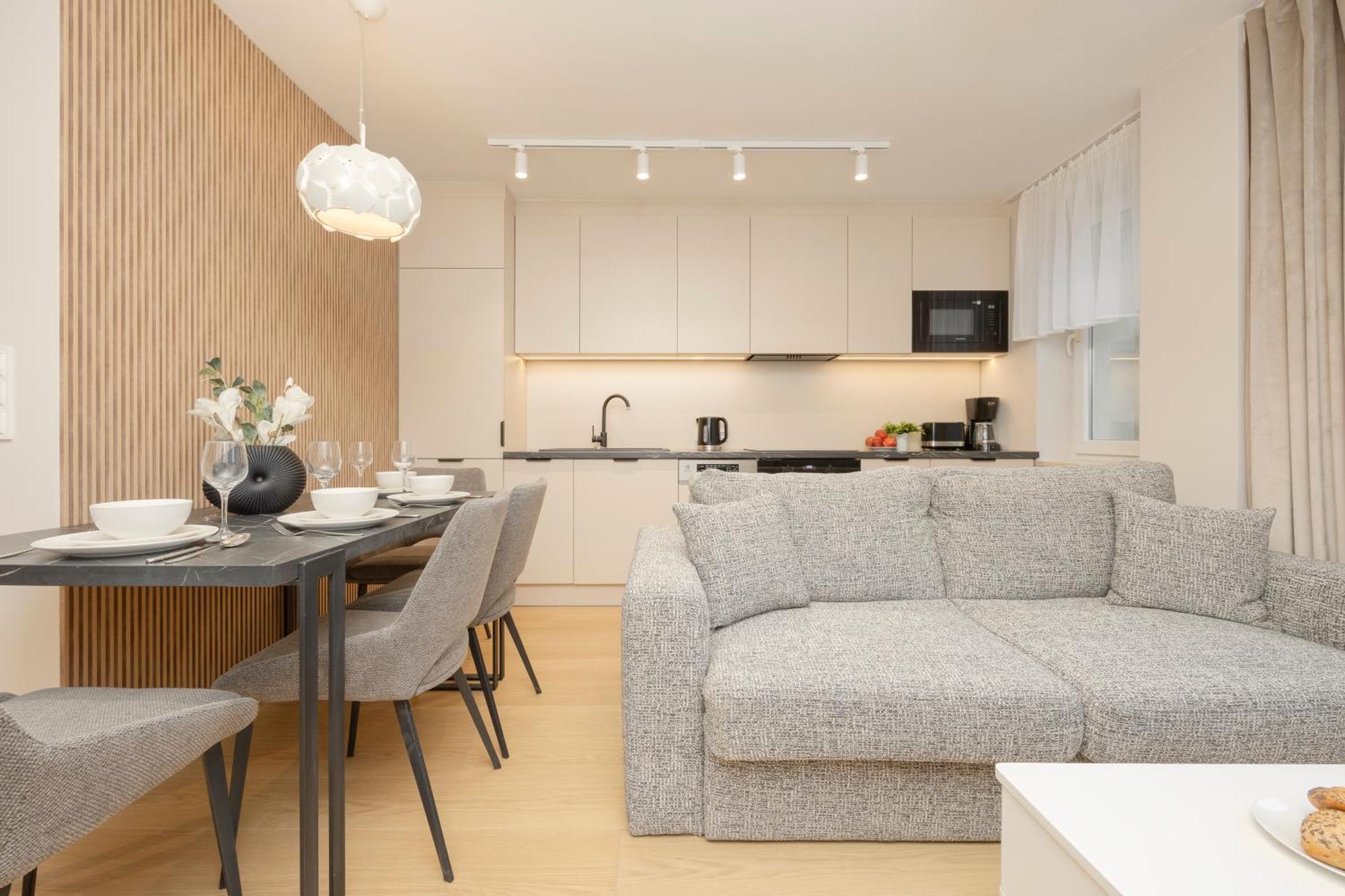 Butas Comfortable Wola & Balcony By Renters *